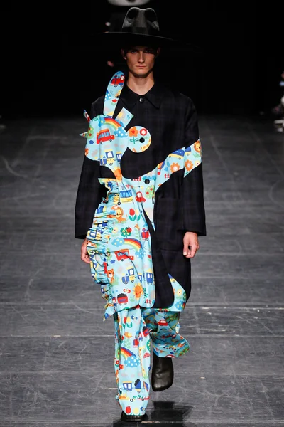 Look 3